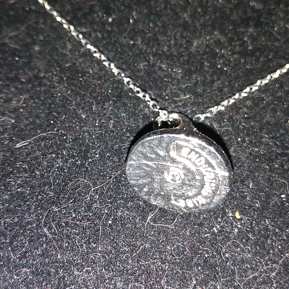 Enduring Kiss Necklace - Picture 2 of 6